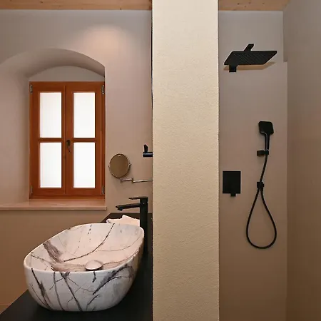 Milan Luxury * Τρογκίρ